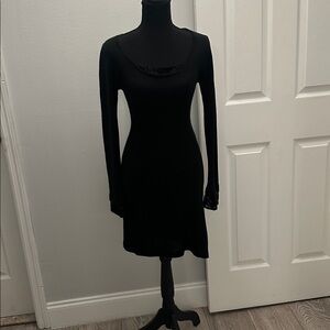 VENUS Chic Black Long Sleeve Dress